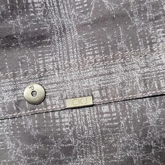Calvin Klein, Mens Size L Short Sleeve Button Down Shirt, Cuffed Sleeve, EUC - Picture 11 of 12